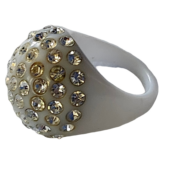 Vtg White Dome Clear Rhinestone Mid Century Mod MCM Lucite Ring Size 8 - Picture 3 of 4